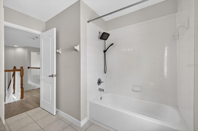 8405 CANTERBURY LAKE BOULEVARD, Tampa, FL 33619