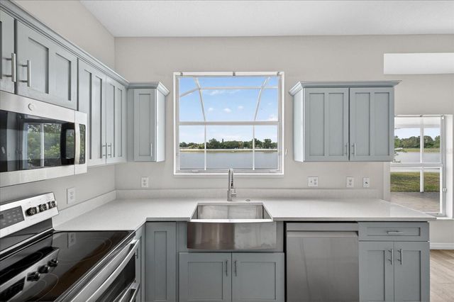 8405 CANTERBURY LAKE BOULEVARD, Tampa, FL 33619