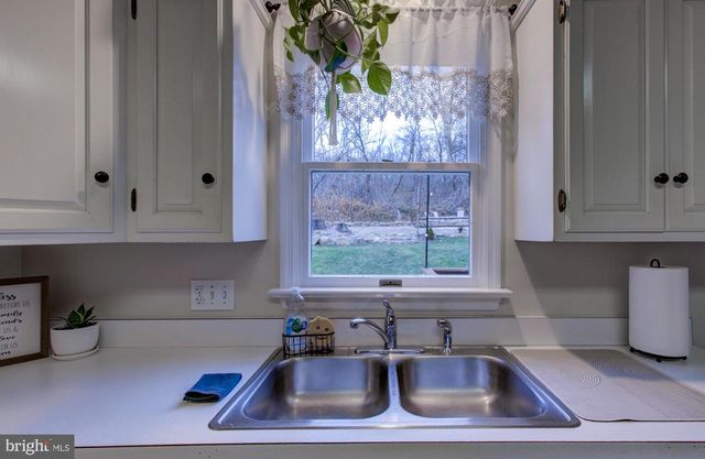 241 DOVE DR, Honey Brook, PA 19344