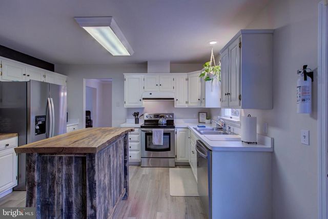 241 DOVE DR, Honey Brook, PA 19344