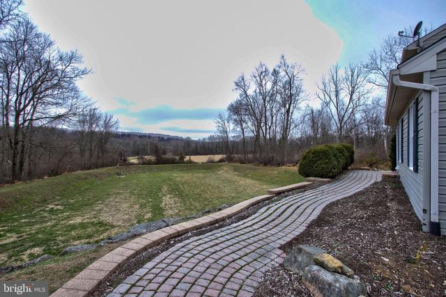 241 DOVE DR, Honey Brook, PA 19344