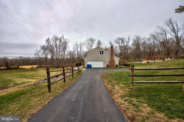 241 DOVE DR, Honey Brook, PA 19344