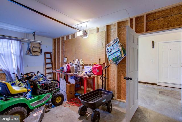 241 DOVE DR, Honey Brook, PA 19344