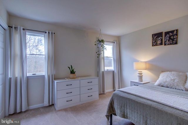 241 DOVE DR, Honey Brook, PA 19344