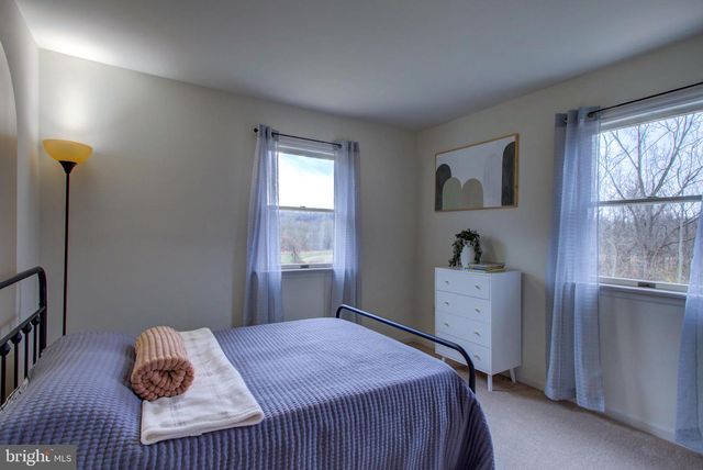 241 DOVE DR, Honey Brook, PA 19344