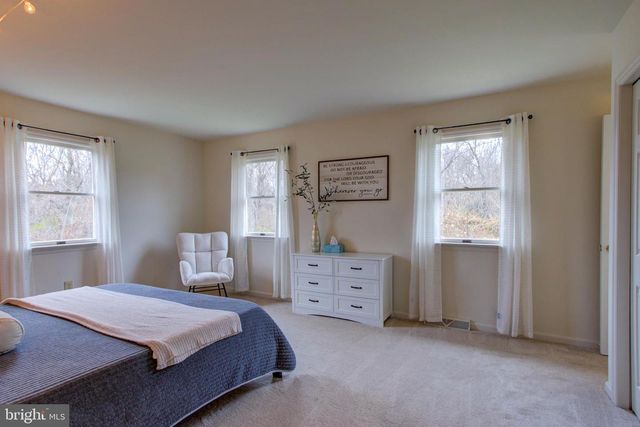 241 DOVE DR, Honey Brook, PA 19344