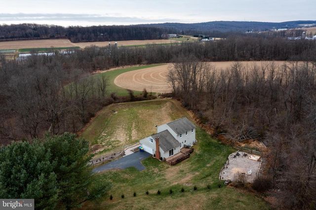 241 DOVE DR, Honey Brook, PA 19344