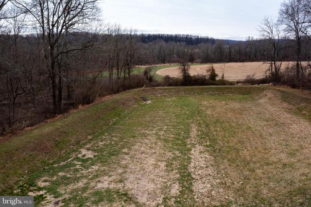 241 DOVE DR, Honey Brook, PA 19344