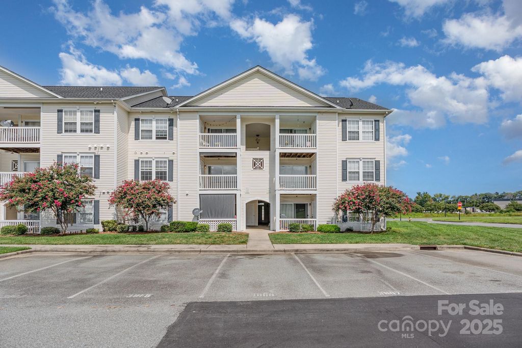 3809 Carl Parmer Drive, Harrisburg, NC 28075