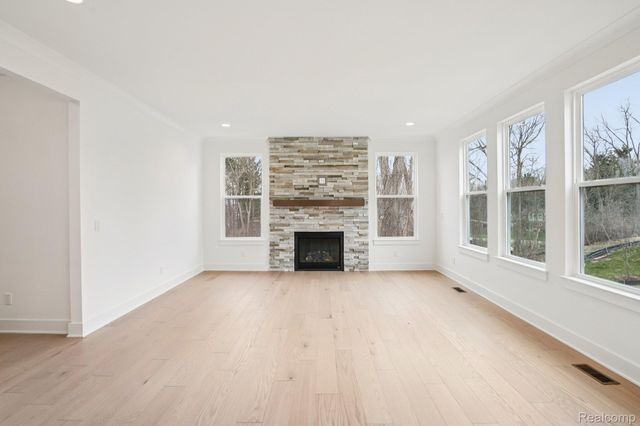 22615 Novi Road, Novi, MI 48375
