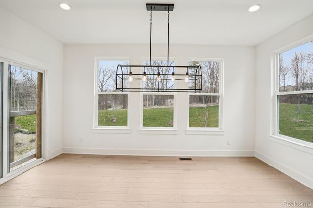 22615 Novi Road, Novi, MI 48375
