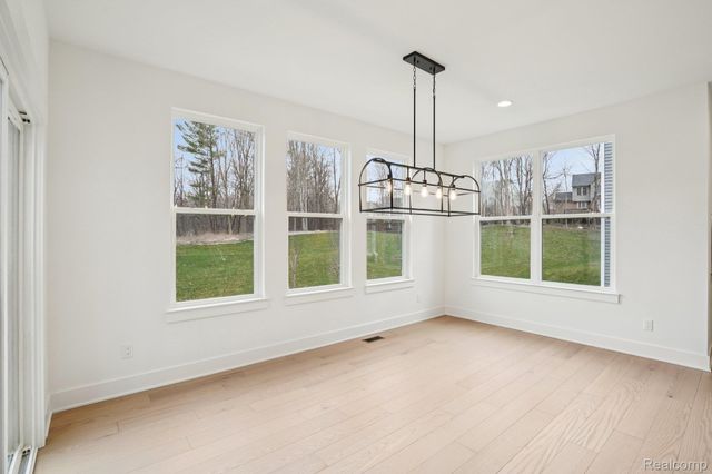 22615 Novi Road, Novi, MI 48375