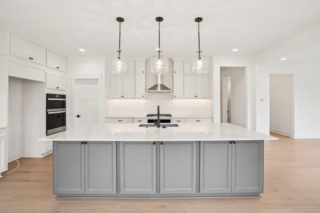 22615 Novi Road, Novi, MI 48375