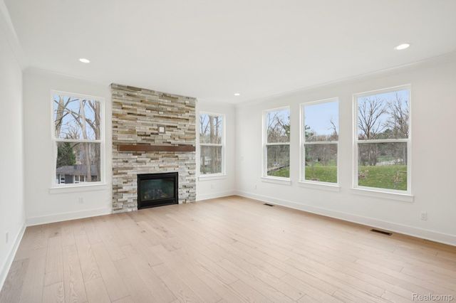 22615 Novi Road, Novi, MI 48375