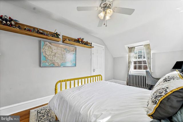 9 W ESSEX AVE, Lansdowne, PA 19050