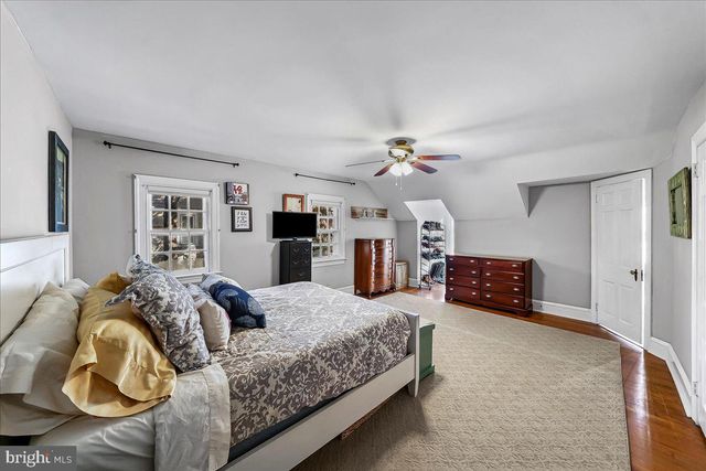 9 W ESSEX AVE, Lansdowne, PA 19050