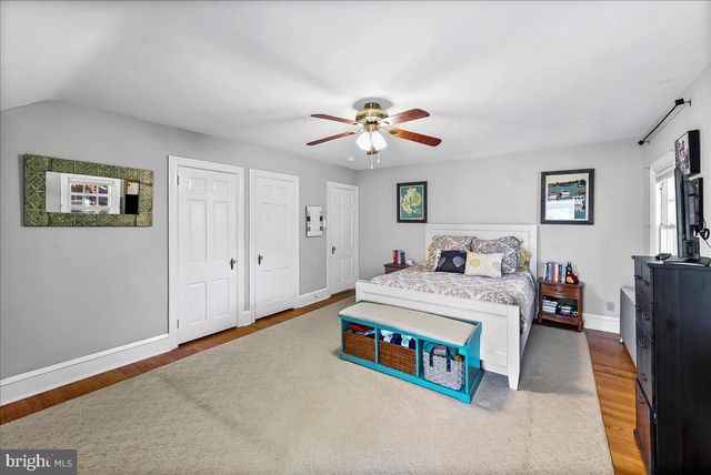 9 W ESSEX AVE, Lansdowne, PA 19050