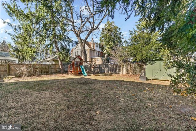9 W ESSEX AVE, Lansdowne, PA 19050