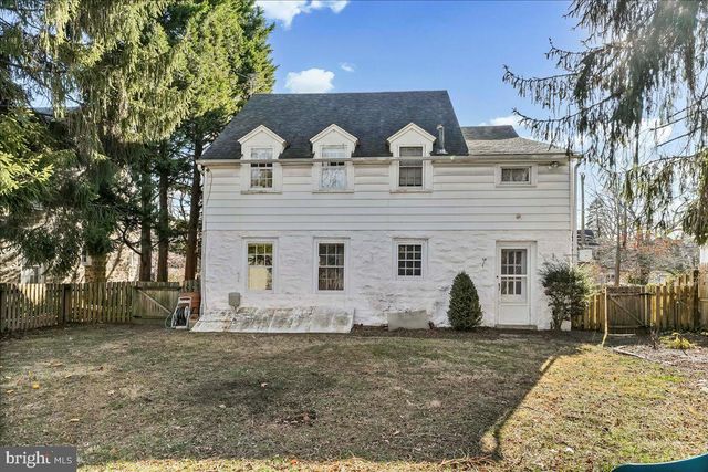 9 W ESSEX AVE, Lansdowne, PA 19050