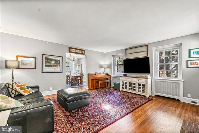 9 W ESSEX AVE, Lansdowne, PA 19050