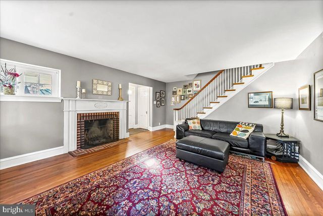 9 W ESSEX AVE, Lansdowne, PA 19050