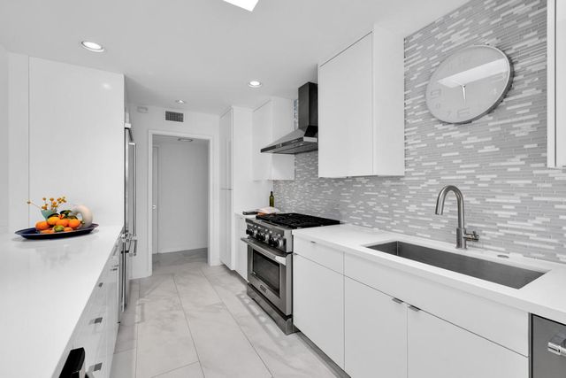 2358 S Alhambra Drive, Palm Springs, CA 92264