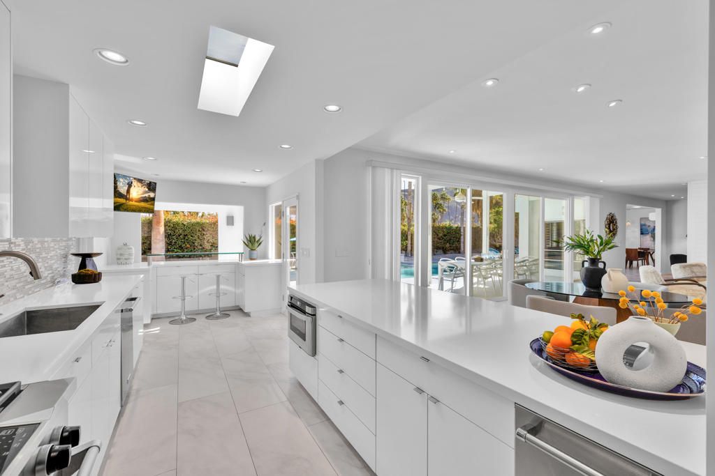 Image 10 of property listing at 2358 S Alhambra Drive, Palm Springs, CA 92264