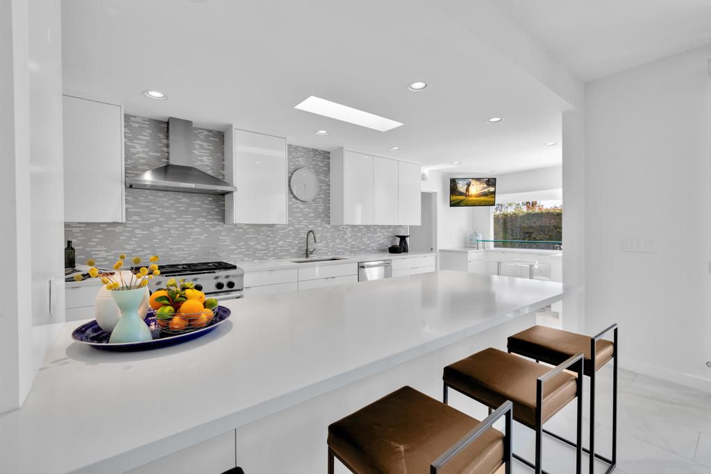 Image 12 of property listing at 2358 S Alhambra Drive, Palm Springs, CA 92264