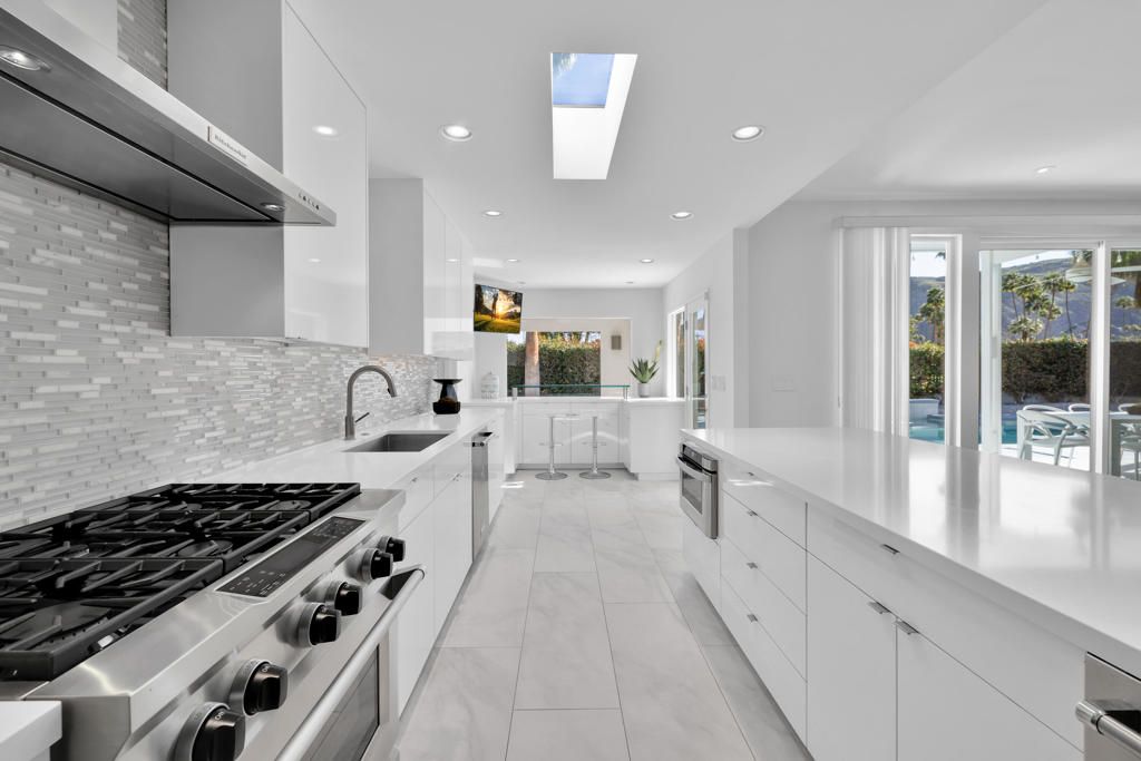 Image 14 of property listing at 2358 S Alhambra Drive, Palm Springs, CA 92264