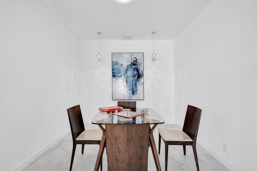 Image 21 of property listing at 2358 S Alhambra Drive, Palm Springs, CA 92264