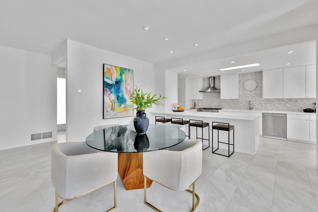 Image 7 of property listing at 2358 S Alhambra Drive, Palm Springs, CA 92264