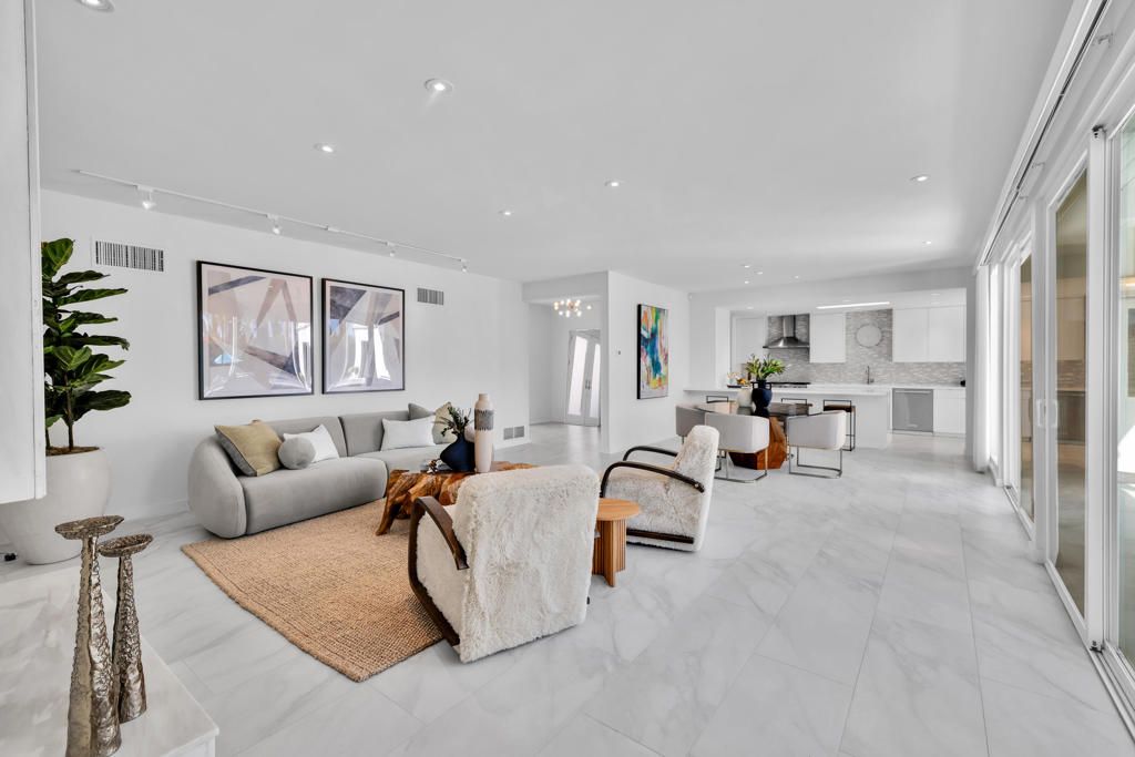 Image 8 of property listing at 2358 S Alhambra Drive, Palm Springs, CA 92264