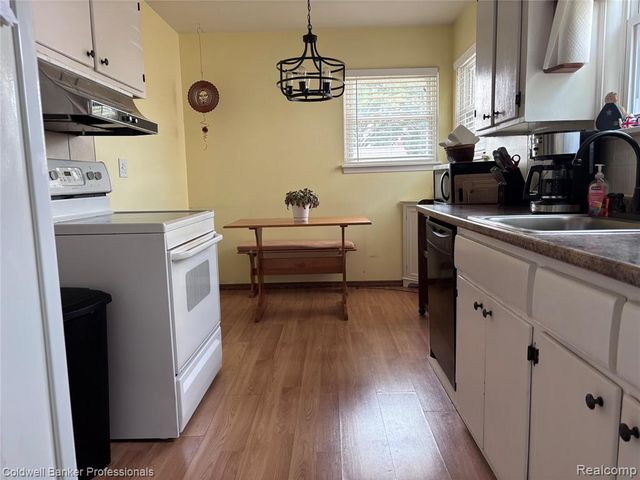 22829 Arcadia Street, Saint Clair Shores, MI 48082