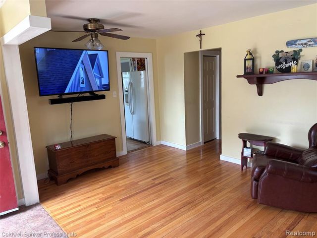 22829 Arcadia Street, Saint Clair Shores, MI 48082