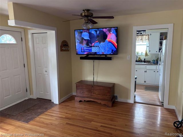 22829 Arcadia Street, Saint Clair Shores, MI 48082
