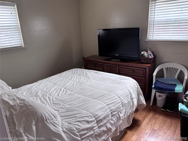 22829 Arcadia Street, Saint Clair Shores, MI 48082