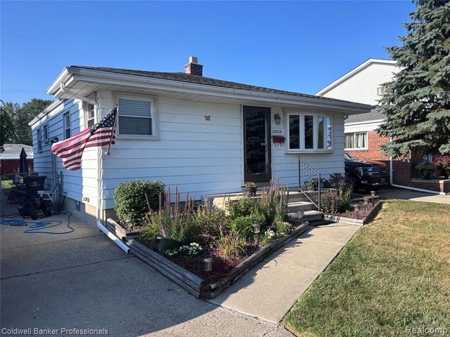 22829 Arcadia Street, Saint Clair Shores, MI 48082