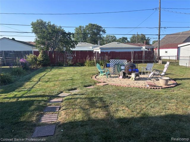 22829 Arcadia Street, Saint Clair Shores, MI 48082