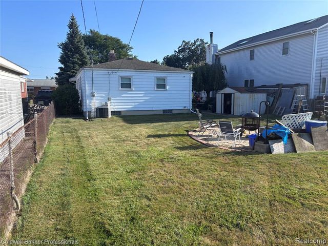 22829 Arcadia Street, Saint Clair Shores, MI 48082