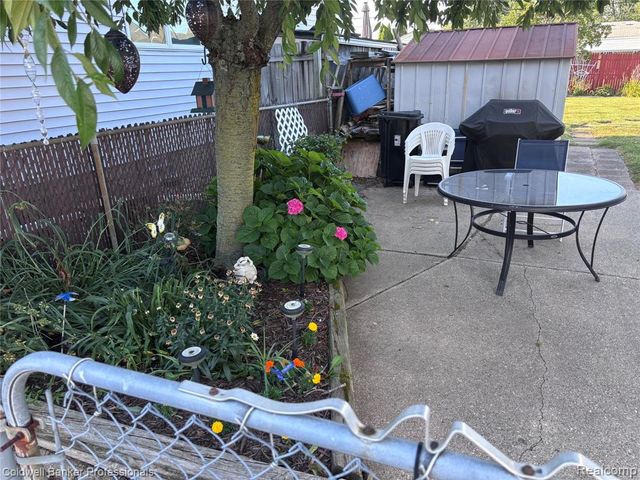 22829 Arcadia Street, Saint Clair Shores, MI 48082