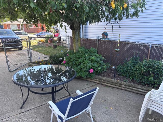 22829 Arcadia Street, Saint Clair Shores, MI 48082