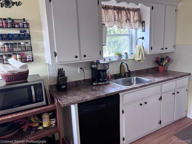 22829 Arcadia Street, Saint Clair Shores, MI 48082