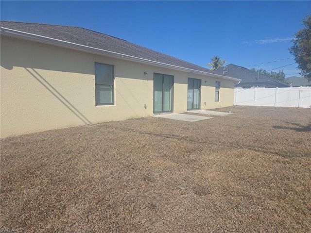 233 SE 23rd PL, Cape Coral, FL 33990