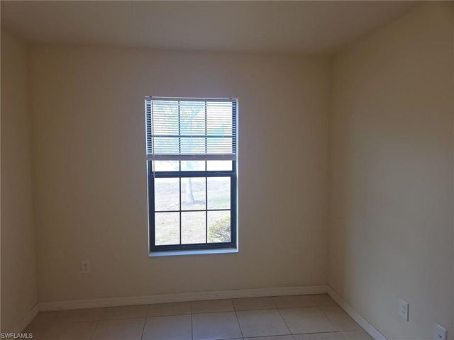 233 SE 23rd PL, Cape Coral, FL 33990