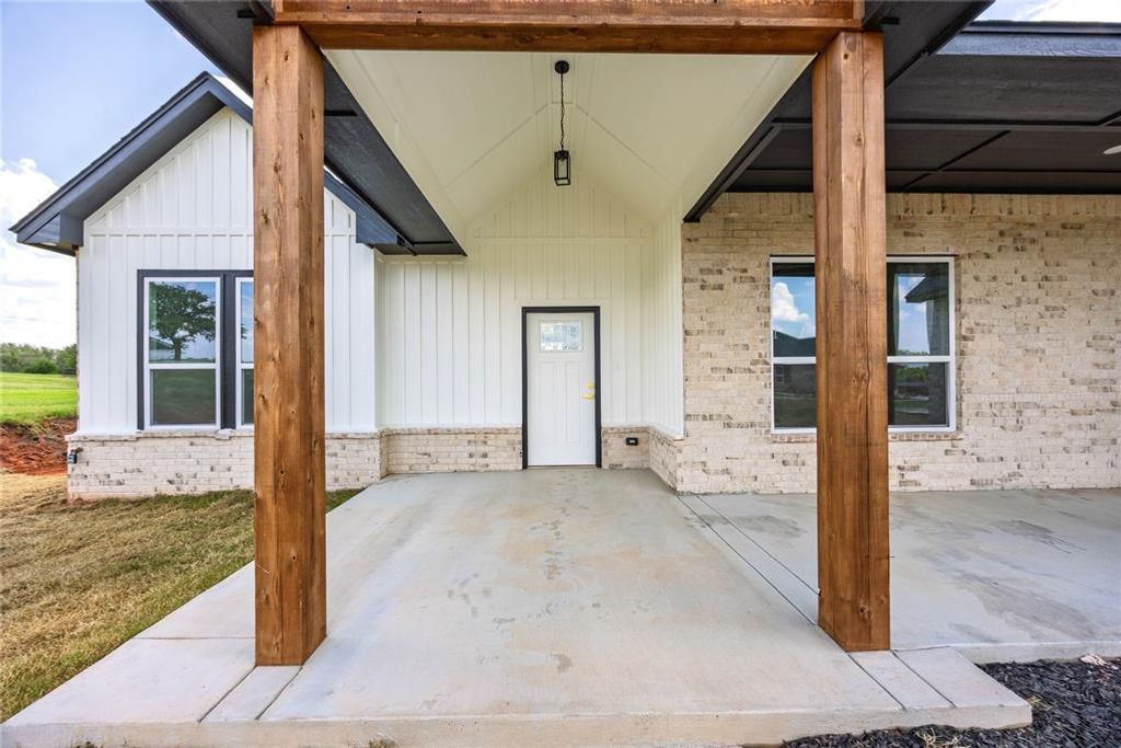 2437 CANYON Circle, Blanchard, OK 73010