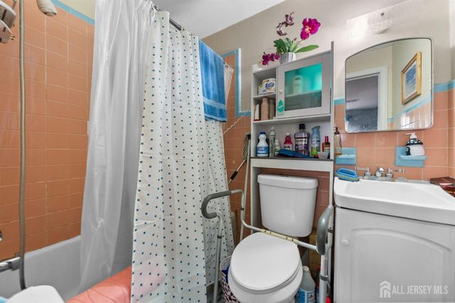 973 Ellis Parkway, Edison, NJ 08820