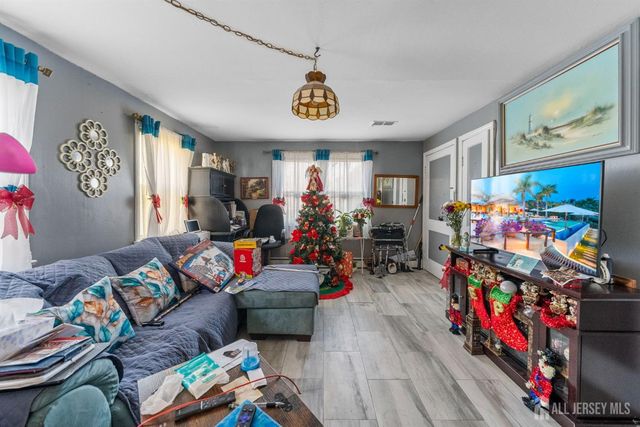 973 Ellis Parkway, Edison, NJ 08820