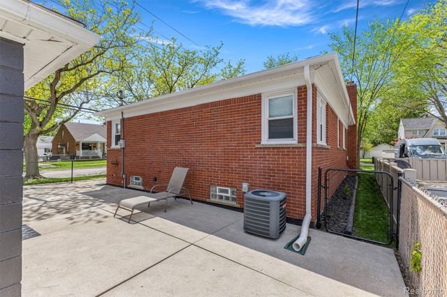 2515 21st Street, Wyandotte, MI 48192