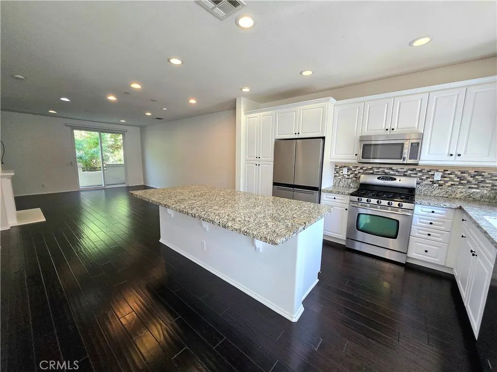 6372 Tivoli Lane, Eastvale, CA 91752