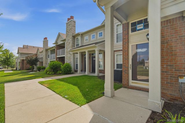 21856 Hartford Way, Macomb Township, MI 48042